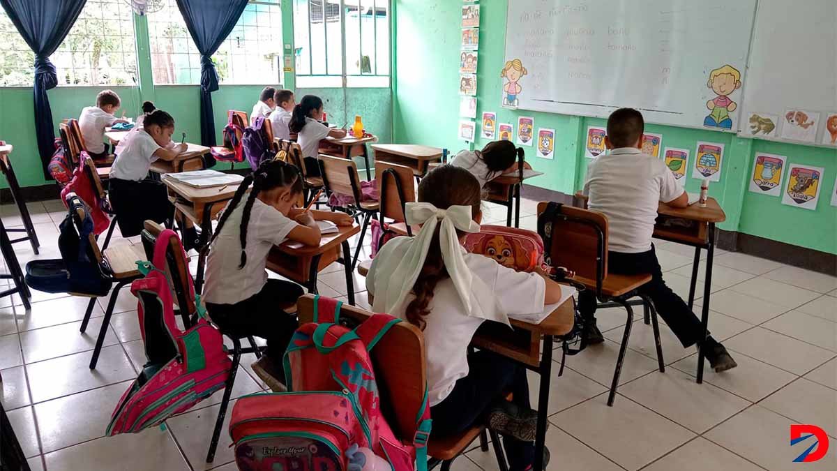 Un  reciente informe de la CGR alerta que Costa Rica se está alejando del menta de universalizar la educación primaria, por el deterioro que registra.