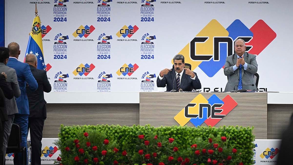 Nicolás Maduro fue proclamado ganador de las elecciones del domingo pasado en Venezuela por el Consejo Nacional Electoral, encabezado por Elvis Amoroso. Foto: Federico Parra / AFP.