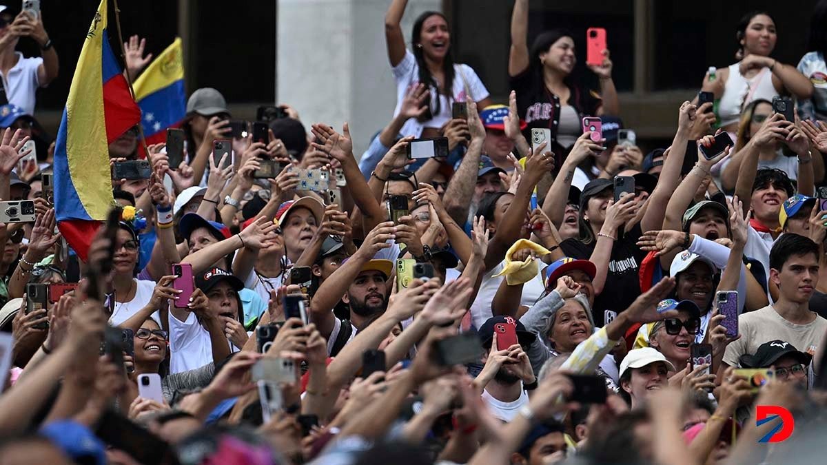 Opositores al presidente Nicolás Maduro salieron a las calles a manifestarse este martes, en Venezuela. Foto: Juan Barreto / AFP.