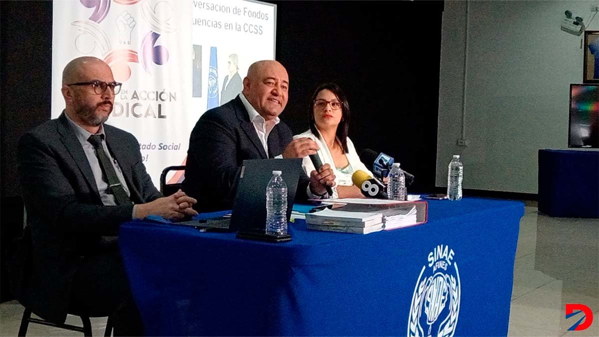 Lenin Hernández , secretario general del SINAE, manifestó que la adjudicación de servicios de salud a las cooperativas de salud tiene posibles irregularidades. En la foto Carol Estrella, integrante de la junta directiva y Elliott Elizondo, asesor jurídico, ambos del SINAE. Foto: Krissia Morris Gray.