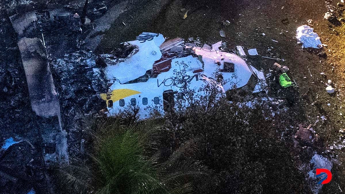 Vista del lugar donde cayó un avión que hacía un vuelo interno en el estado de Sao Paulo, Brasil. Todos los ocupantes murieron. Foto: Miguel Schincariol / AFP.