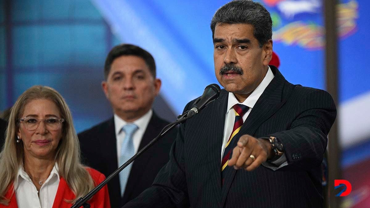 Nicolás Maduro fue a la Corte Suprema de Justicia acompañado por su esposa, Celia Flores, para pedir la validación del resultado de las elecciones presidenciales del 28 de julio pasado. Foto: Federico Parra / AFP.