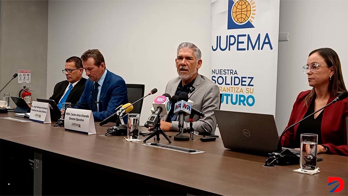 Autoridades de JUPEMA, alertaron que miles de trabajadores de la educación privada se verán afectados al momento de tramitar su pensión, porque no tendrán las cuotas necesarias. Foto: Krissia Morris Gray.