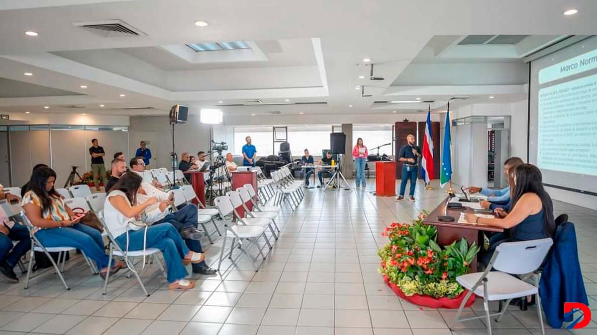 La Comisión de Festejos de la MSJ realizó una audiciena previa para el remate de los espacios en el Campo Ferial y Redondel del Toros para los festejos 2024-2025. Foto: Municipalidad de San José.