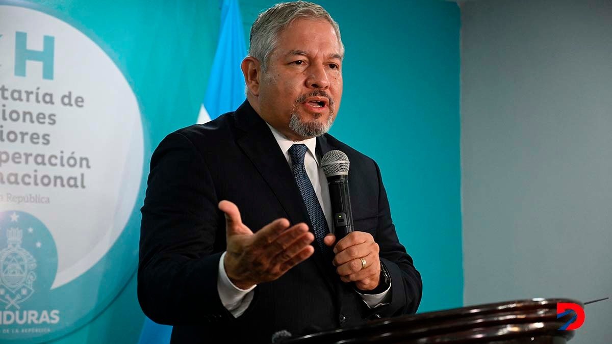 El ministro de Exteriores de Honduras, Eduardo Enrique Reina ofreció una conferencia de prensa la tarde de este miércoles. Foto: Orlando Sierra / AFP.