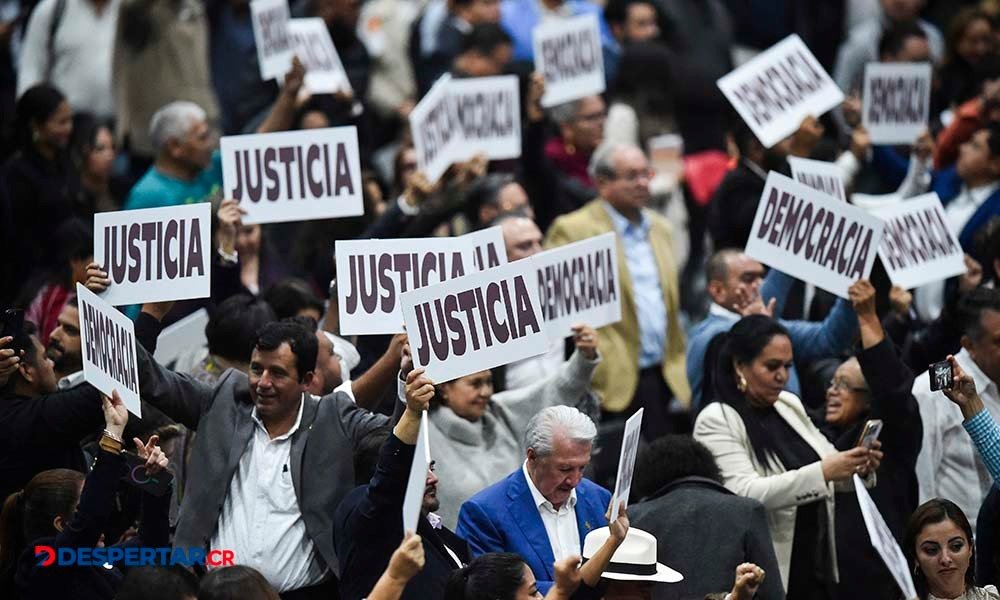 Las manifestaciones contra la reforma judicial en México prosiguen, más allá del avance del plan en el Legislativo. Foto: AFP.