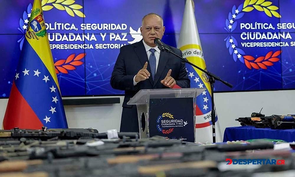 El ministro del Interior de Venezuela, Diosdado Cabello, durante una conferencia de prensa en Caracas. Foto: Ministerio del Interior y de Justicias de Venezuela / AFP.