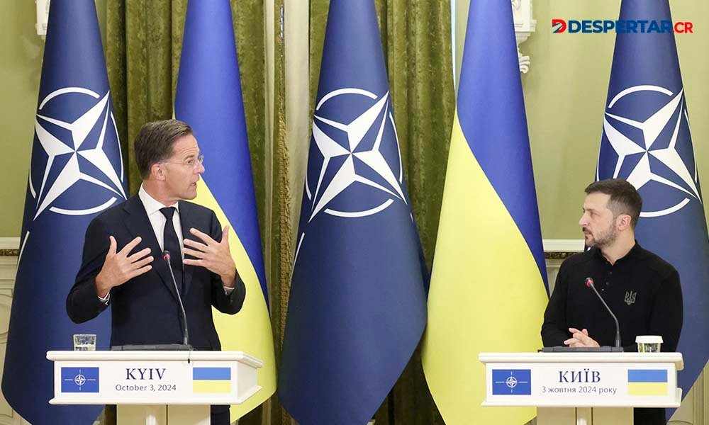 El secretario general de la OTAN, Mark Rutte, durante una conferencia de prensa junto al presidente de Ucrania, Volodimir Zeleski. Foto: Anatolii Stepanov / AFP.