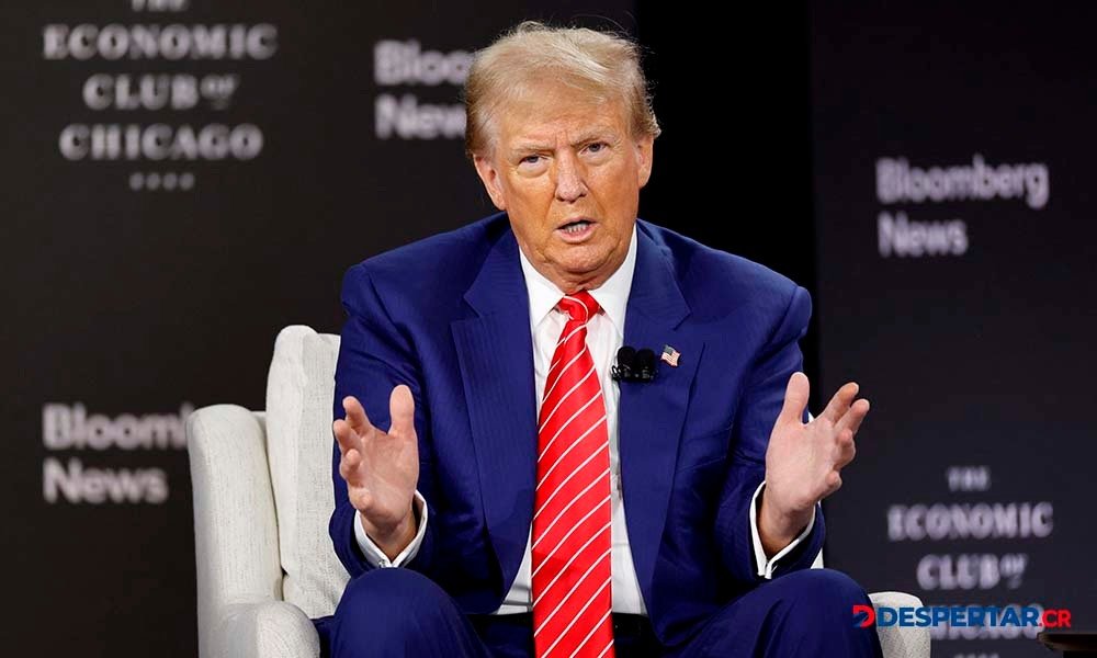 Donald Trump concedió una entrevista a la cadena Bloomberg. Foto: Kamil Krzaczynski / AFP.