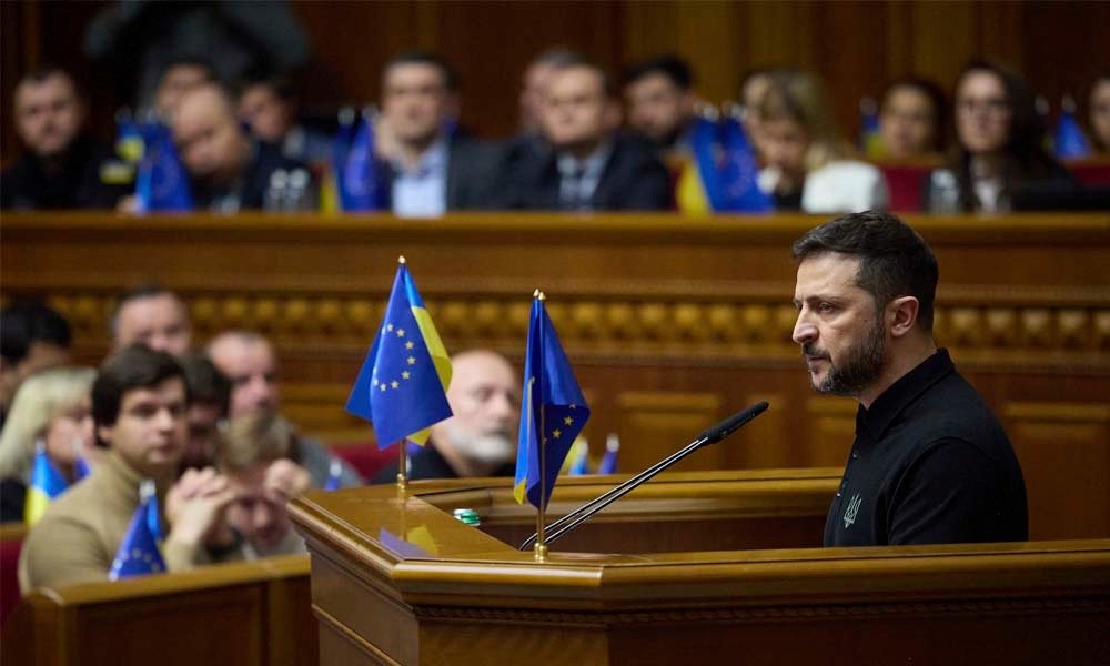 El presidente de Ucrania, Volodimir Zelenzki se dirigió al Parlamento de su país este miércoles. Foto: Servicio de Prensa Presidencial de Ucrania / AFP.